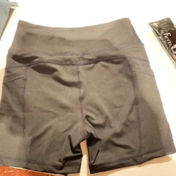 Workout shorts - Picture 2 of 3